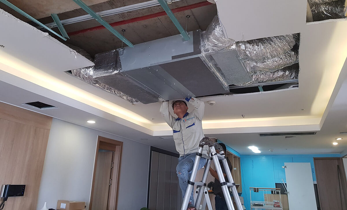 Vệ sinh máy lạnh giấu trần nối ống gió